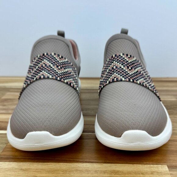 NWOB Clarks Cloudstepper Women's Nova Way Slip On Sneaker Stone Beige 8.5 - Picture 3 of 9